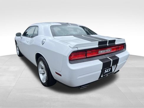 Used 2012 Dodge Challenger R/T RWD image 3