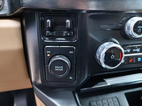 Used 2024 Ford F350 Lariat w/ FX4 Off-Road Package image 25