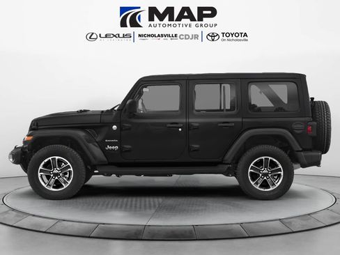 Used 2018 Jeep Wrangler Unlimited Sahara AWD/4WD image 3