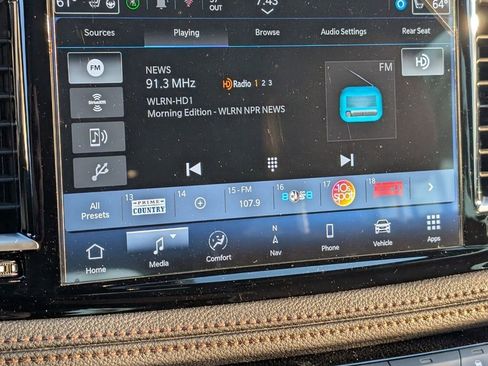 New 2026 Chrysler Pacifica Pinnacle w/ Trailer Tow Group AWD/4WD image 18