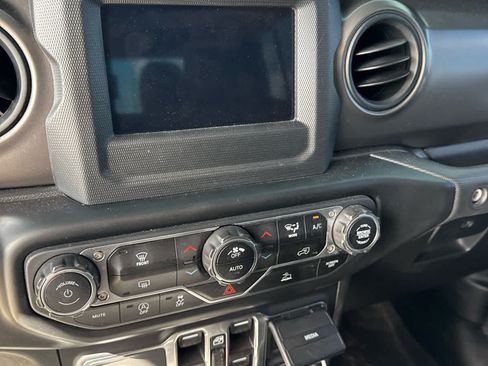 Used 2021 Jeep Gladiator Sport AWD/4WD image 12