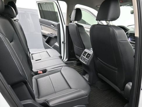 Used 2021 Volkswagen Atlas SE w/ Towing Package FWD image 18