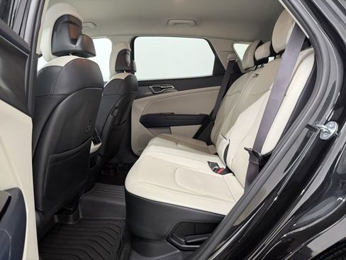 Used 2023 Kia Sportage EX image 18