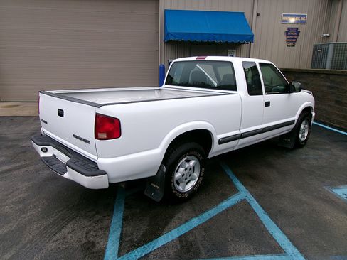 Used 2001 Chevrolet S10 Pickup LS w/ Preferred Equipment Group image 7
