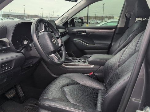 Used 2020 Toyota Highlander Limited image 4