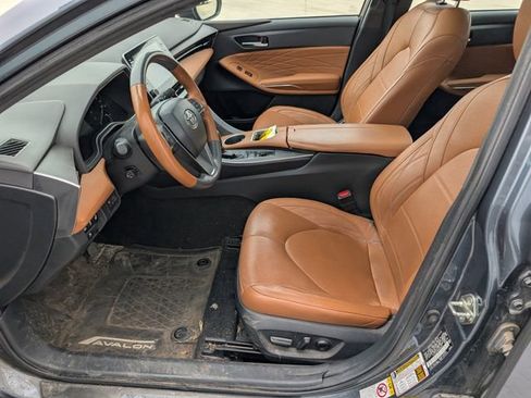 Used 2019 Toyota Avalon Limited w/ Protection Package image 2