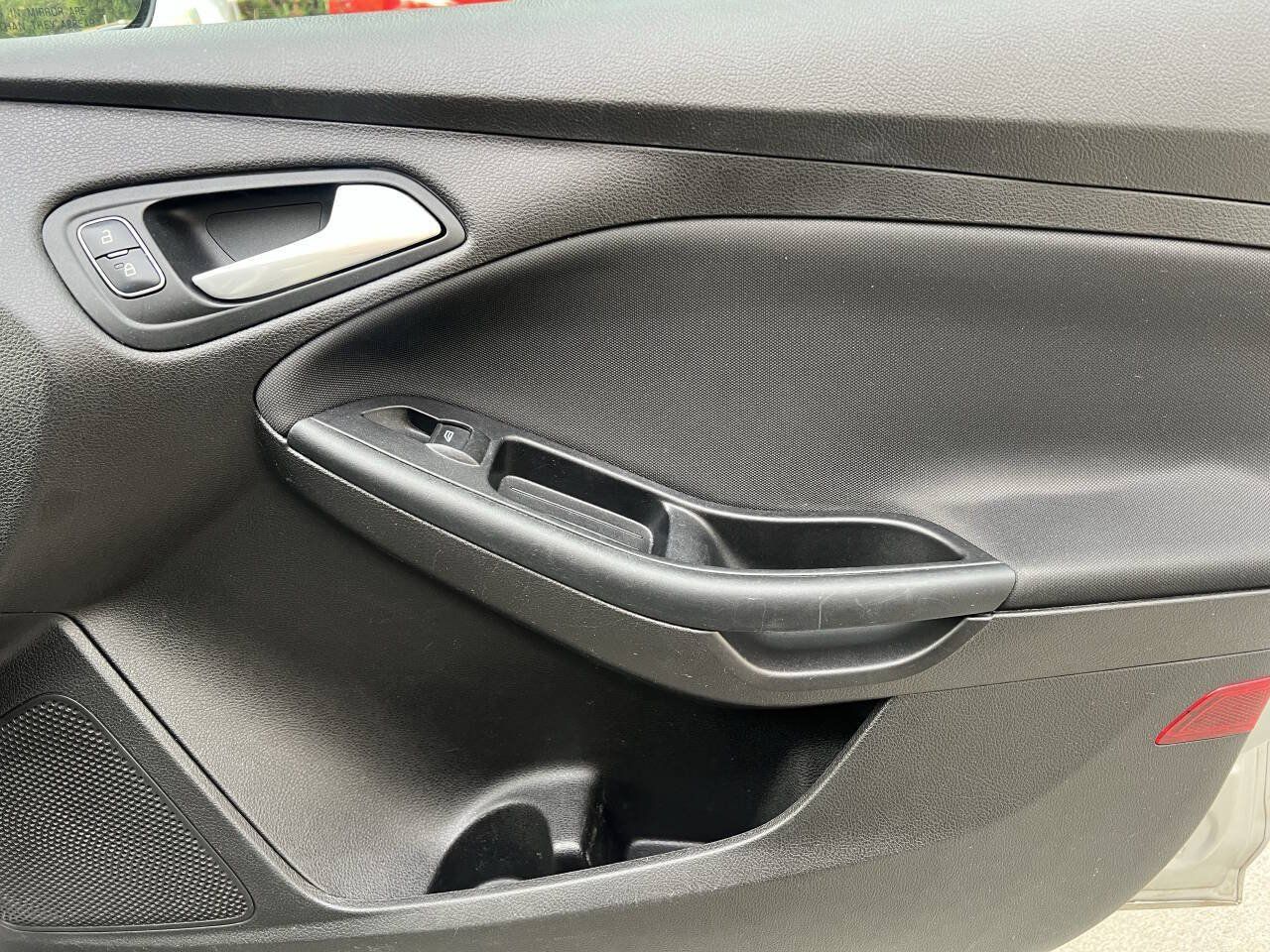 Used 2016 Ford Focus SE FWD image 25