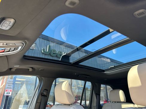 Used 2023 Jeep Grand Cherokee Limited image 33