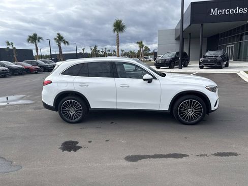Used 2025 Mercedes-Benz GLC 300 image 2