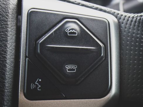 Used 2015 Toyota Tacoma PreRunner w/ SR5 Package RWD image 12