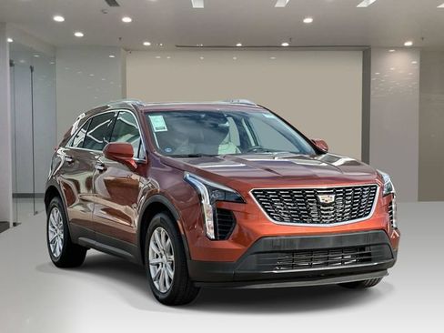 Used 2019 Cadillac XT4 Luxury w/ Cold Weather Package AWD/4WD image 6