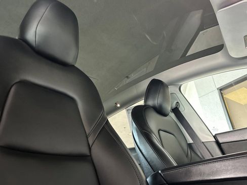 Used 2021 Tesla Model Y Long Range AWD/4WD image 14
