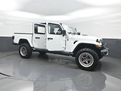 Used 2020 Jeep Gladiator Overland AWD/4WD image 39