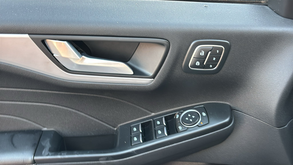 Used 2025 Ford Escape Platinum AWD/4WD image 12