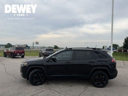 Used 2021 Jeep Cherokee Latitude Plus AWD/4WD image 5