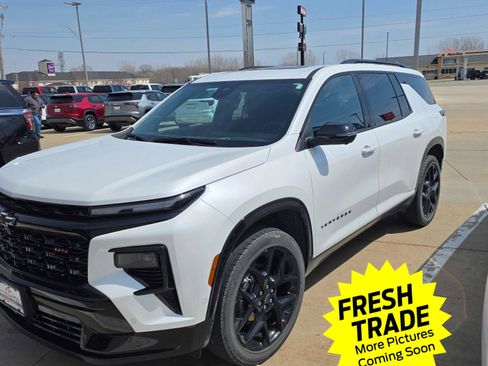 Used 2024 Chevrolet Traverse RS image 8