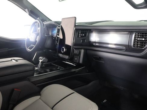 Used 2023 Ford F150 Lightning Platinum image 33