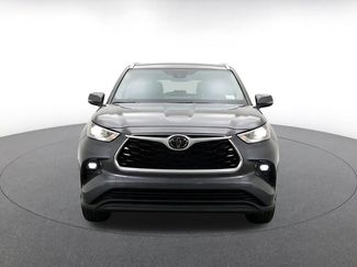 Used 2025 Toyota Highlander LE FWD video 2