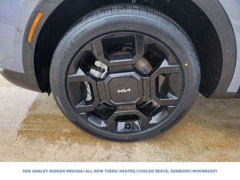 Used 2024 Kia Sorento SX image 18