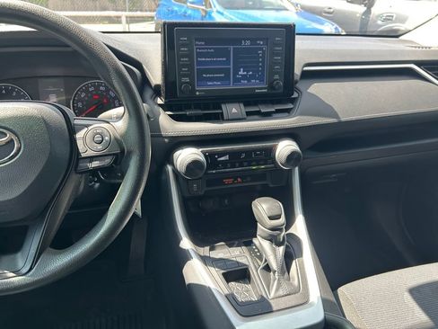 Used 2022 Toyota RAV4 LE FWD image 17