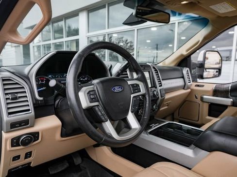 Used 2017 Ford F250 Lariat w/ Lariat Ultimate Package image 28