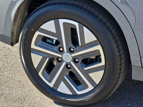 Used 2023 Hyundai Kona SE image 12