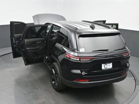 Used 2023 Jeep Grand Cherokee Altitude AWD/4WD image 61