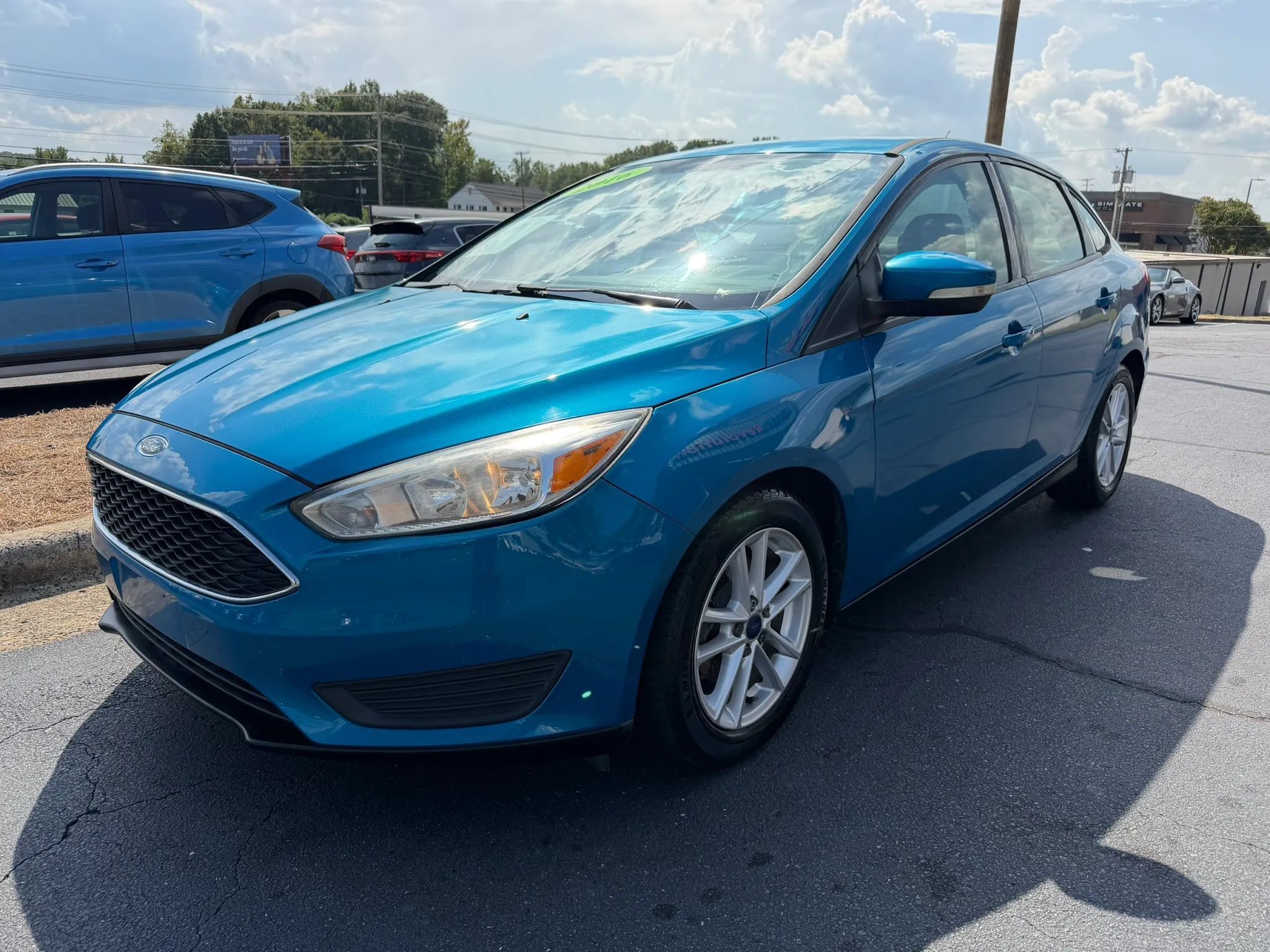 Used 2016 Ford Focus SE w/ SE Cold Weather Package FWD image 3