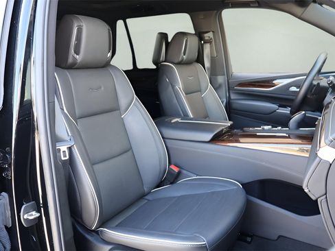 Certified 2023 Cadillac Escalade Premium Luxury image 22