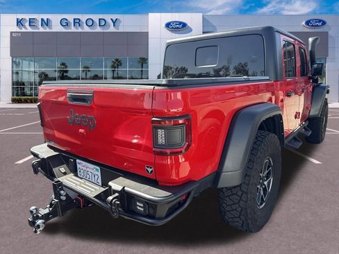 Used 2024 Jeep Gladiator Rubicon AWD/4WD image 5
