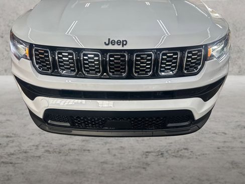 Used 2025 Jeep Compass Limited AWD/4WD image 13