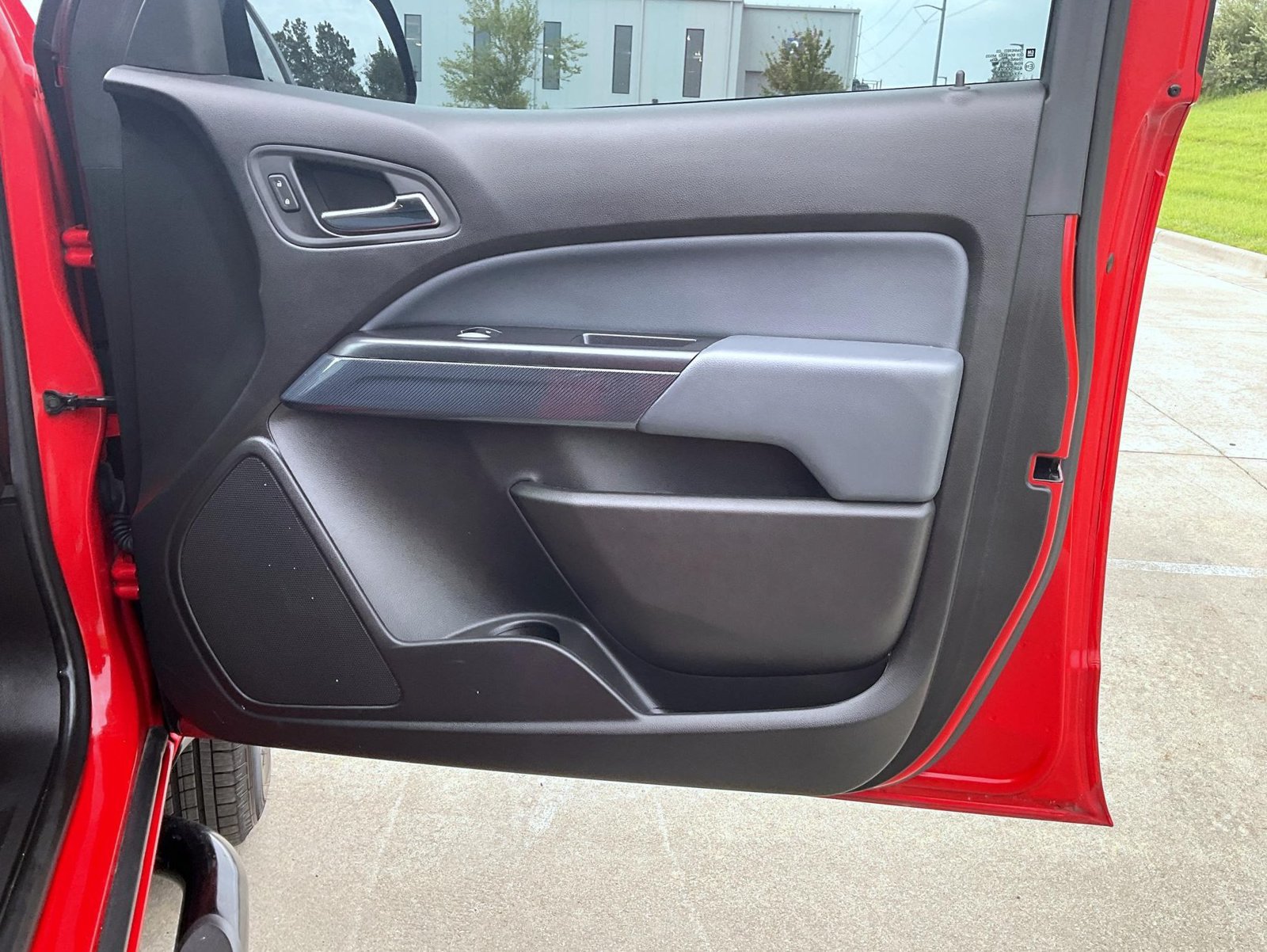 Used 2017 Chevrolet Colorado Z71 AWD/4WD image 17