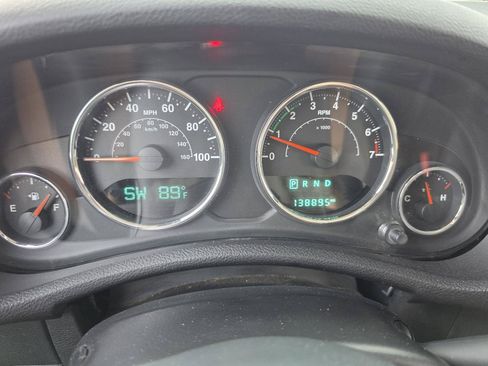 Used 2015 Jeep Wrangler Unlimited Sahara w/ Connectivity Group AWD/4WD image 12
