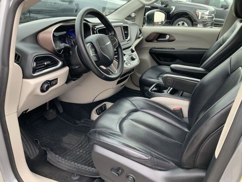 Used 2020 Chrysler Voyager Lxi image 23