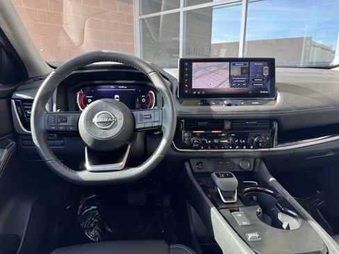 Used 2024 Nissan Rogue SL w/ SL Premium Package image 16