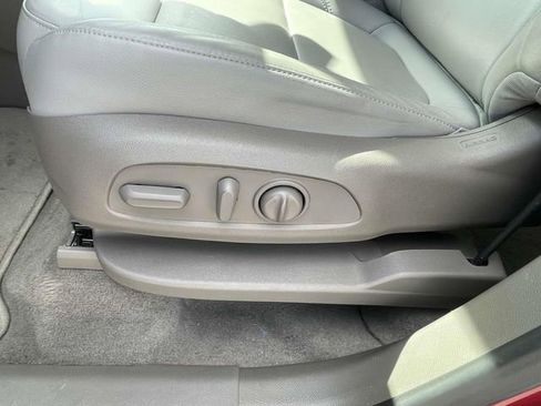 Used 2021 Chevrolet Traverse LT w/ LT Premium Package image 15