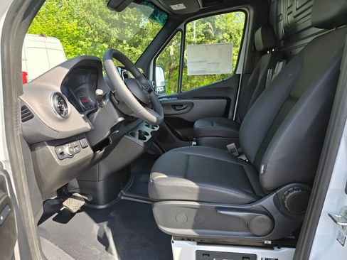 New 2025 Mercedes-Benz Sprinter 2500 image 16