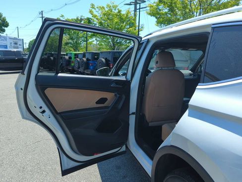 Used 2023 Volkswagen Tiguan SE AWD/4WD image 27
