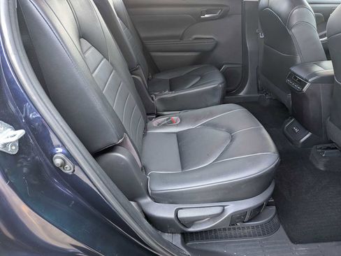 Used 2023 Toyota Highlander XLE AWD/4WD image 20