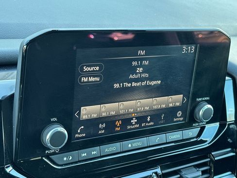 Used 2024 Nissan Pathfinder SV image 22