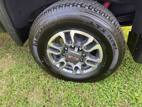 Used 2024 GMC Sierra 2500 SLE w/ SLE Convenience Package image 15