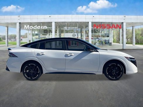 New 2027 Nissan Sentra SR w/ Floor Mat Package FWD image 6