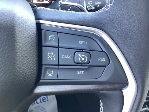 New 2025 Jeep Grand Cherokee Limited image 35