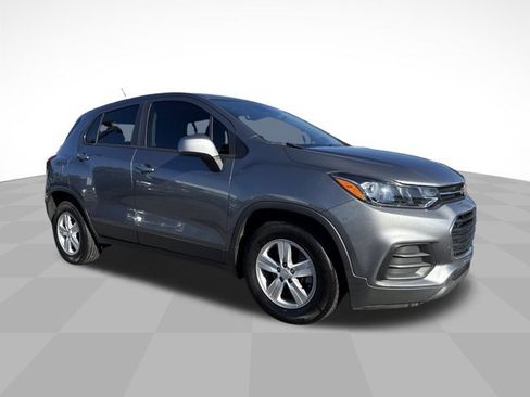 Used 2020 Chevrolet Trax LS image 3