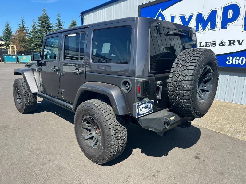 Used 2018 Jeep Wrangler Unlimited Sahara w/ Dual Top Group AWD/4WD image 15