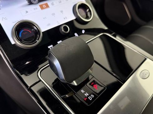 Used 2022 Land Rover Range Rover Velar R-Dynamic S image 17