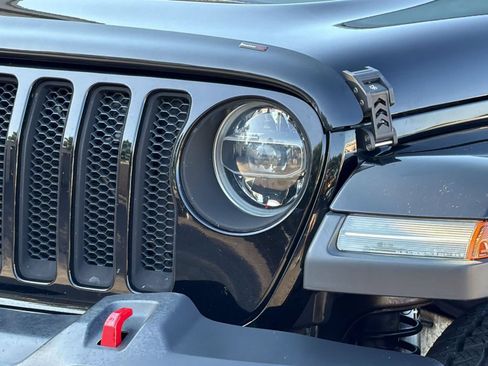 Used 2018 Jeep Wrangler Unlimited Sahara AWD/4WD image 11