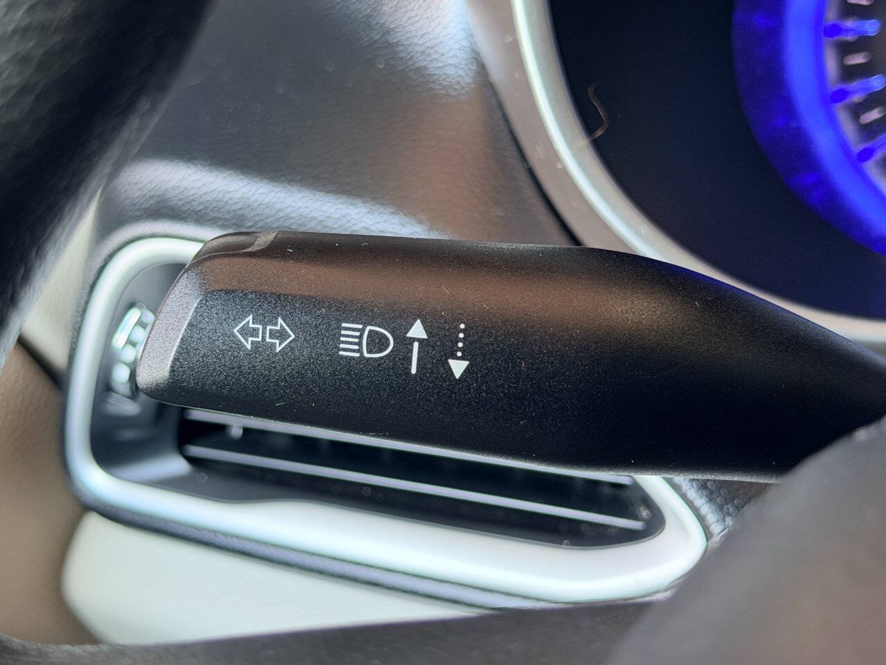 Used 2017 Chrysler Pacifica Touring FWD image 39