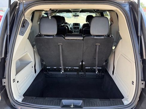 Used 2017 Dodge Grand Caravan SXT w/ Rear Park Assist Package FWD image 15