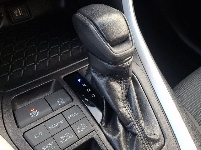 Used 2023 Toyota RAV4 LE AWD/4WD image 17